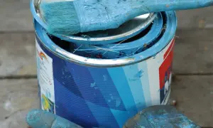 Plamy z farby? Usuń je ze ścian szybko i bez śladu!