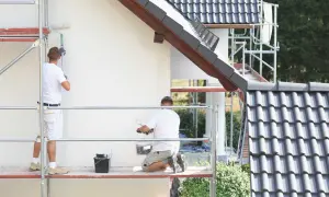 Elewacja akrylowa czy silikonowa? Wybierz mądrze! Porównanie eksperta