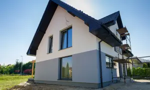 Jaki tynk na cokół wybrać? Poradnik eksperta Fryderyka Szymańskiego