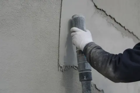 Tynk silikonowy: Idealna temperatura i jak uniknąć kosztownych błędów