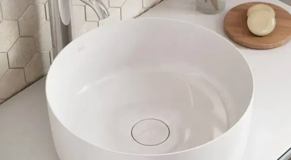 Konglomerat czy ceramika? Wybierz idealny materiał na lata!
