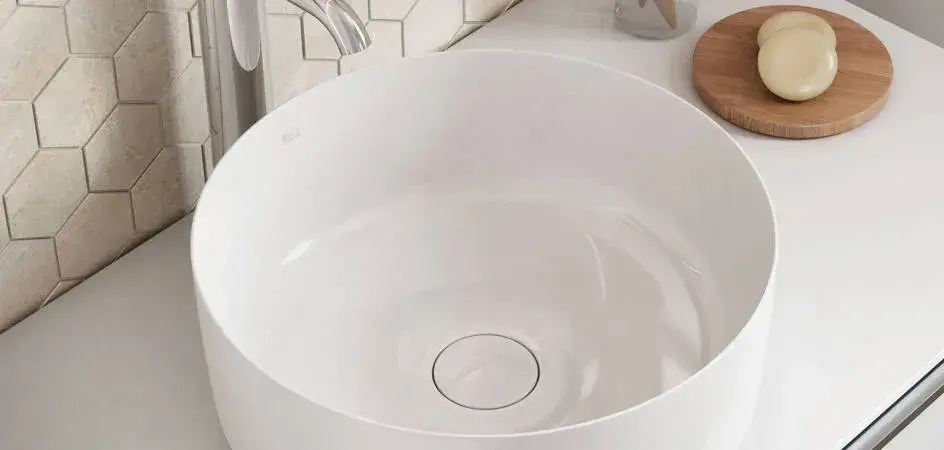 Konglomerat czy ceramika? Wybierz idealny materiał na lata!