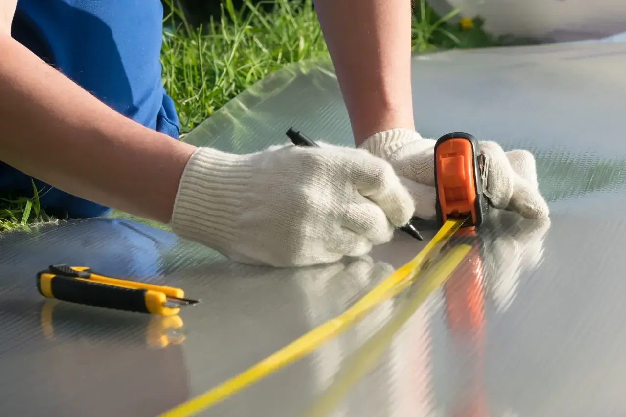 Jak zbudować ściankę z poliwęglanu? Poradnik DIY bez błędów