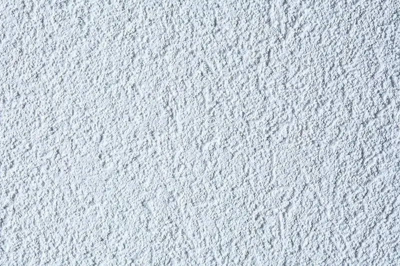 Usuwanie tynku mineralnego: Poradnik DIY krok po kroku. Czy to dla Ciebie?