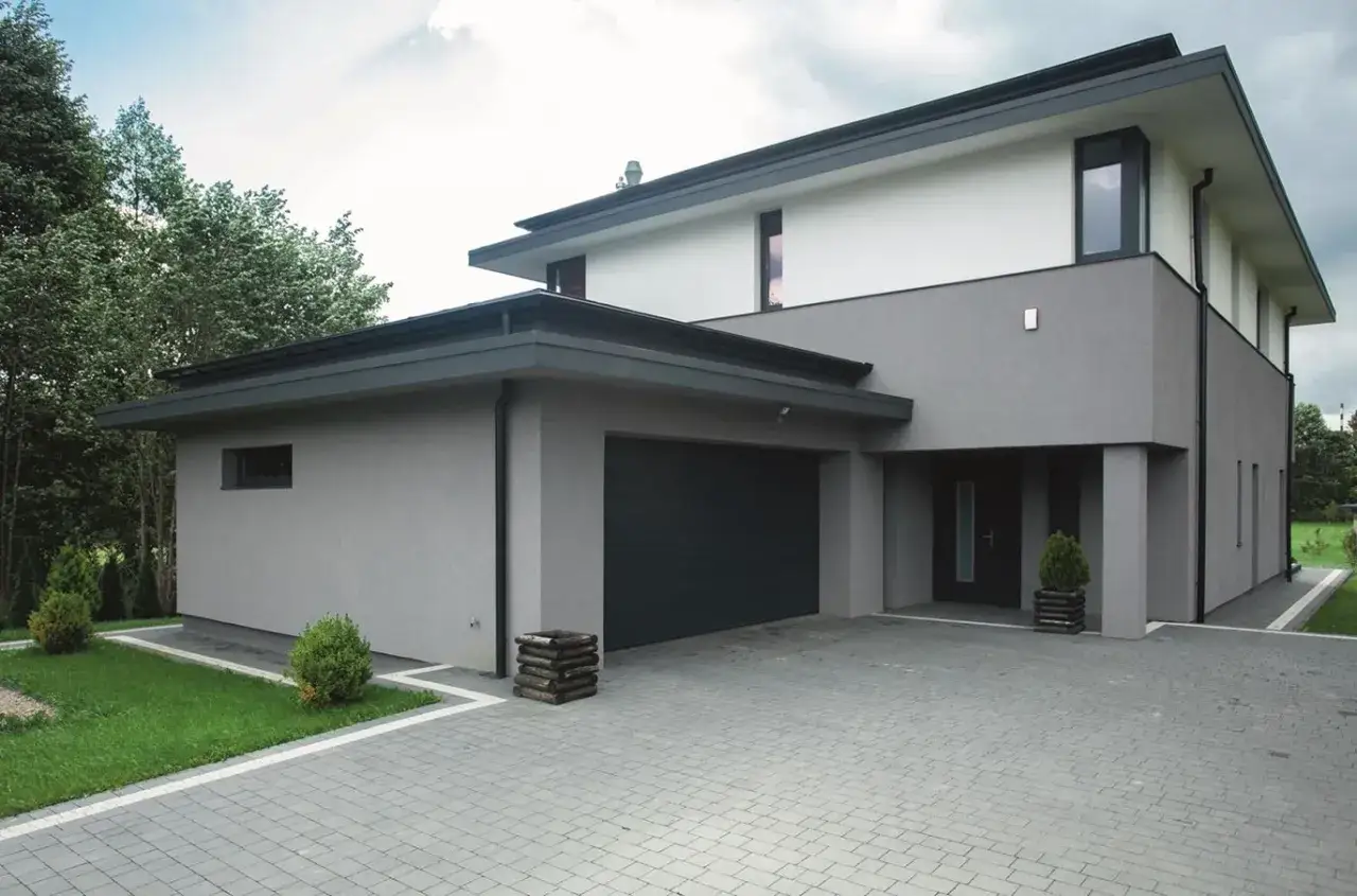 Inspiracje kolorów elewacji dużych domów, jasne i ciemne