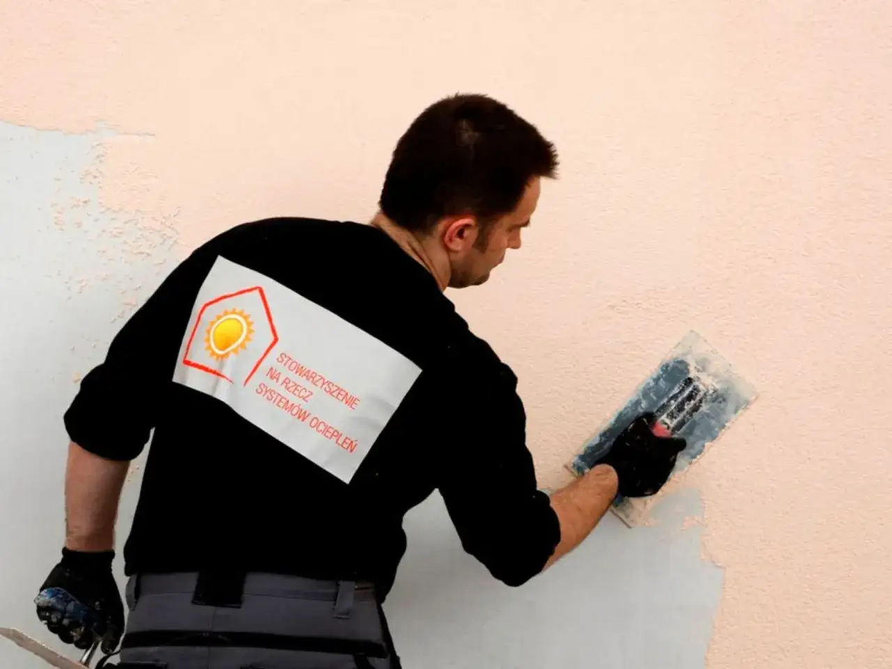 Szlifowanie styropianu grafitowego przed klejeniem